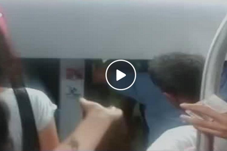 Corsa in metro con le porte aperte: panico tra i passeggeri a Roma/Video