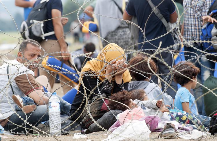 Migranti al confine macedone (Afp) - AFP