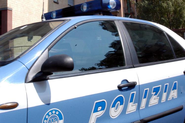 Bologna: arrestati 4 ladri, loro auto cambiava colore per fuggire a controlli