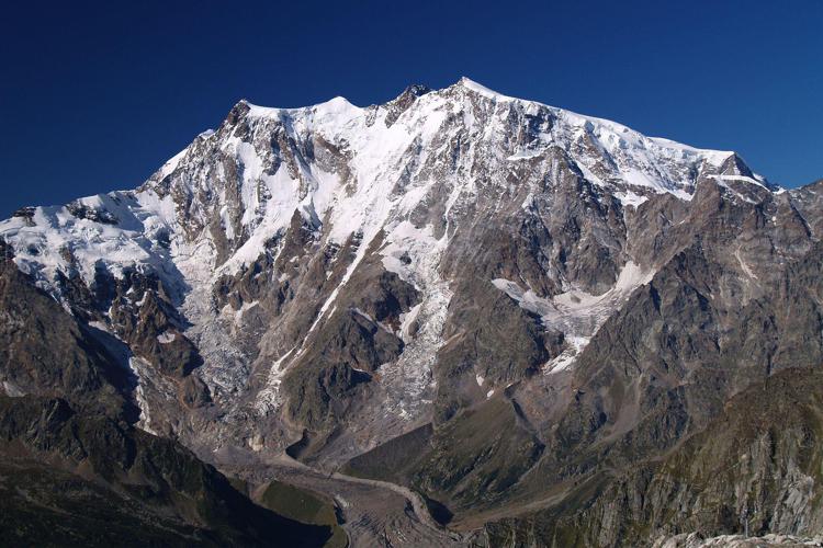 Monte Rosa (Foto di Marco Vespa, da Wikipedia)