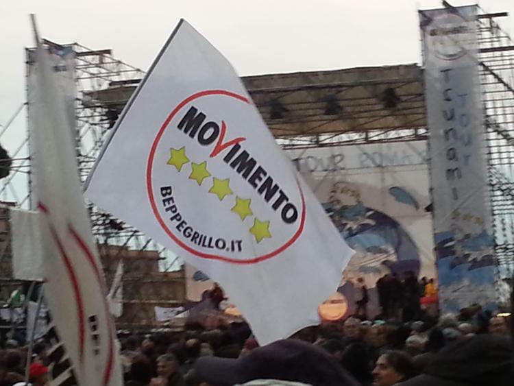 Migranti: blog Grillo, giro di vite su permessi, incentivare espulsioni forzate