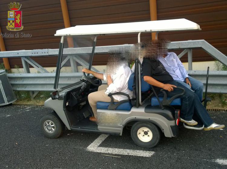 Rimini: principe Emirati Arabi con la 'golf car' sull'A14, sanzionato
