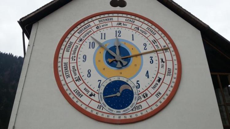 A Pesariis (Ud) nel paese degli orologi disseminati tra le vie del paese o incastonati nelle pareti delle case