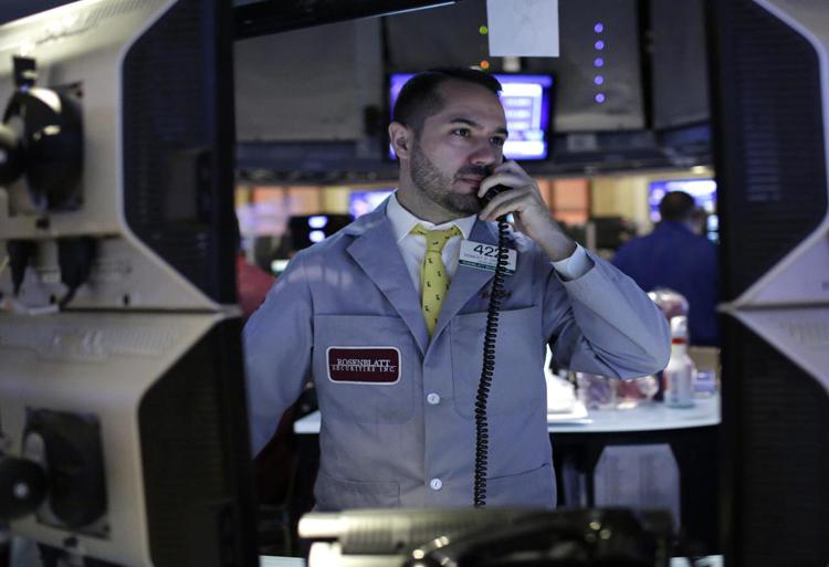 Borsa Milano corre aspettando Wall Street: trader al Nyse (Infophoto)  - INFOPHOTO