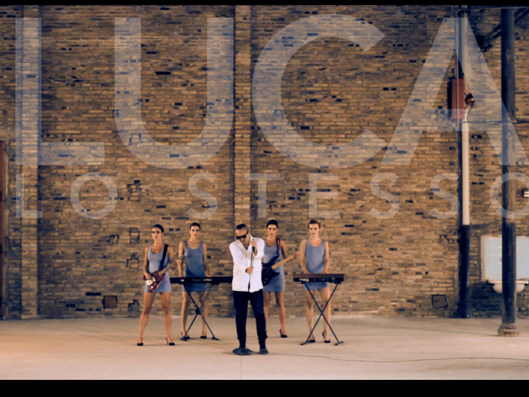 Immagine tratta dal videoclip del brano 'Luca lo stesso'