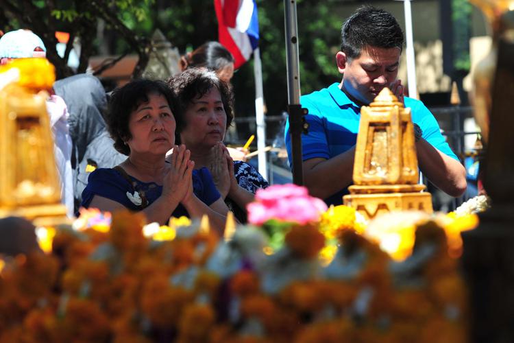 Buddisti, imam, cristiani, hindu e sikh: cerimonia multi-religiosa per le vittime di Bangkok