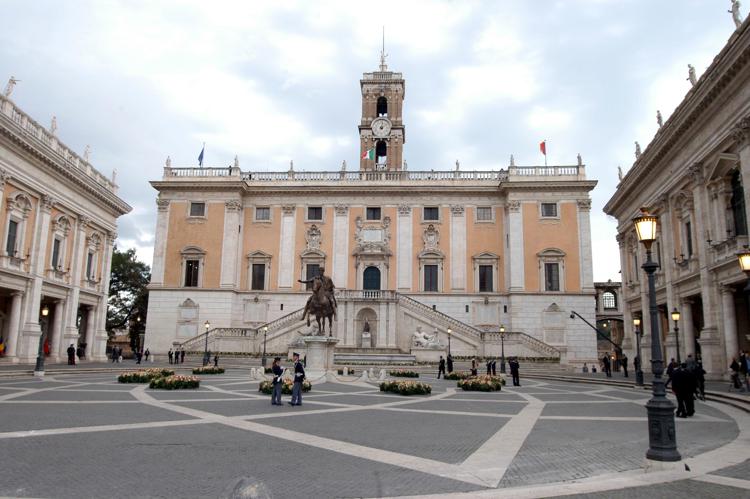 Roma, esordio con scintille per Mazzillo: scambio di accuse in aula con la Pd Di Biase