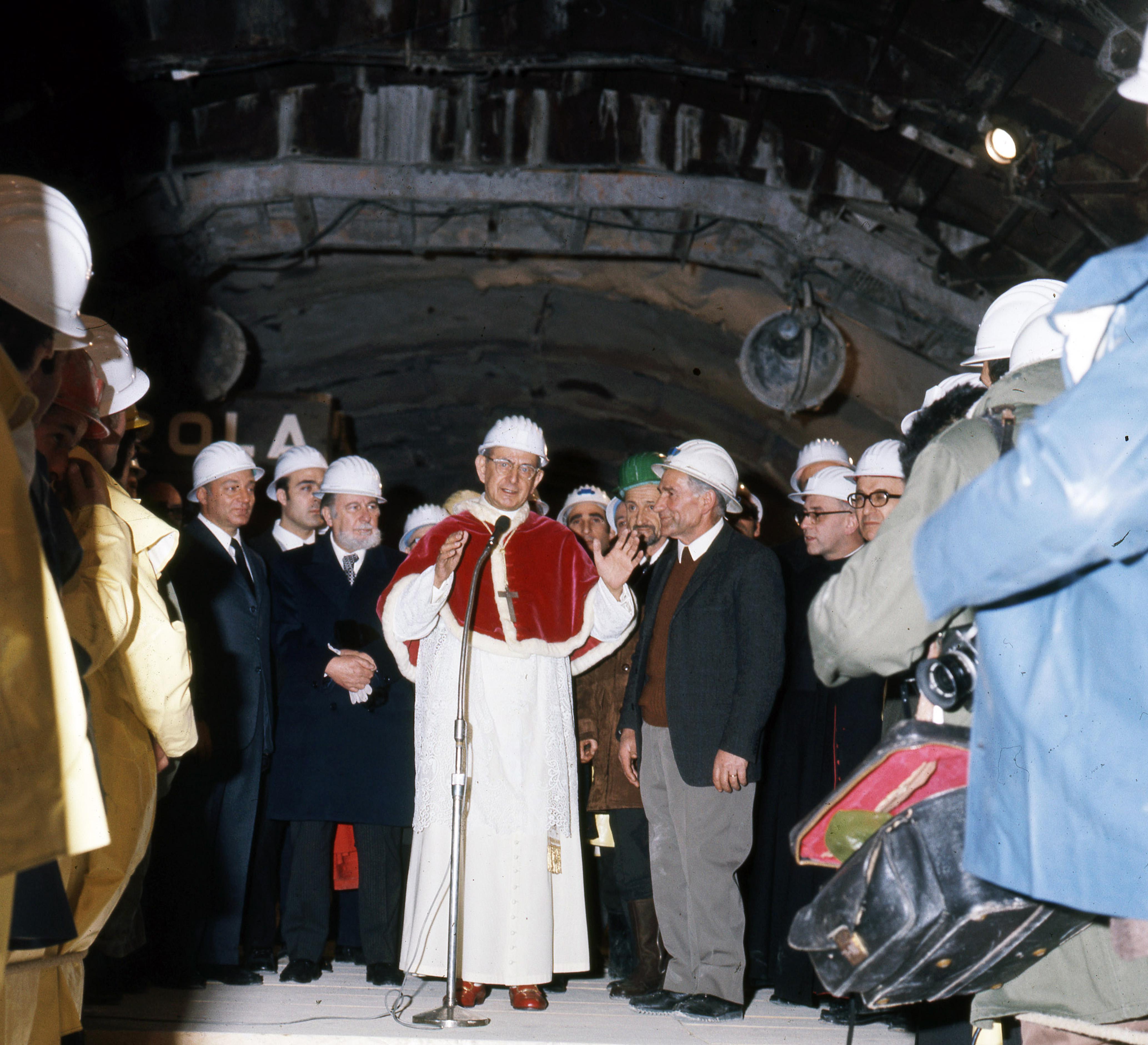 Giovanni XXIII appena giunto nella stazione di Loreto (1962)