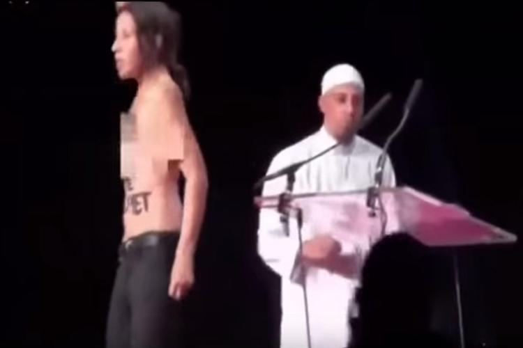 Attiviste Femen irrompono a seno nudo a convegno islamico sulle donne /Video