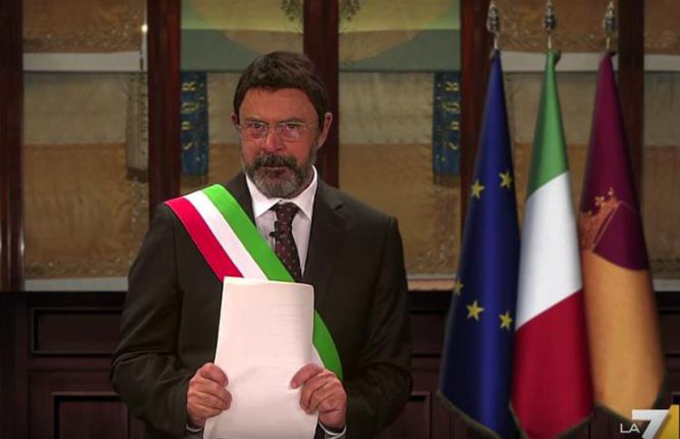Maurizio Crozza nei panni del sindaco Marino (Fermo immagine dal video)