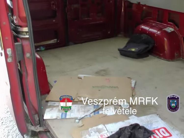 Migranti, italiano fermato in Ungheria su furgone con 33 siriani a bordo