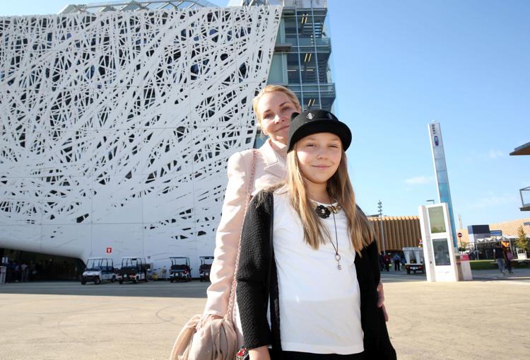 La principessa Astrid von Liechtenstein in visita ad Expo con la figlia e la madre