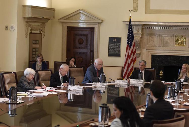 Una riunione del Fomc, in primo piano la presidente Janet Yellen  (foto Federal Reserve)