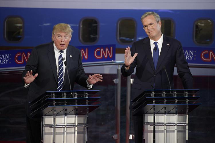 Donald Trump e Jeb Bush al dibattito (Foto Infophoto) 