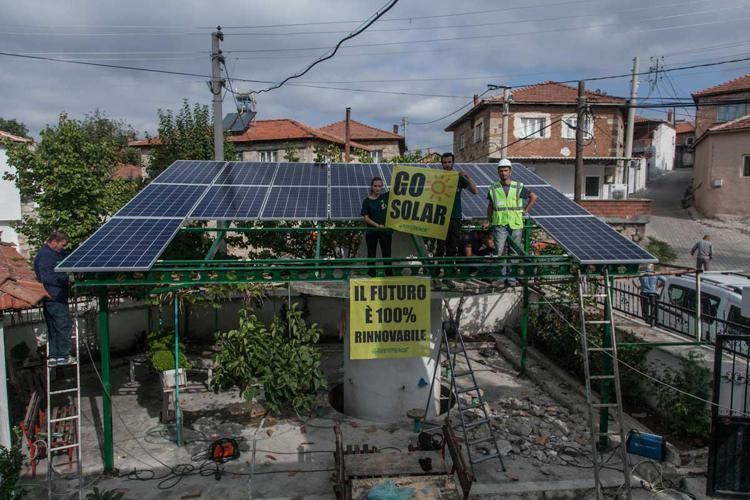 Ambiente: Greenpeace salva ulivi turchi, pannelli solari contro centrale carbone