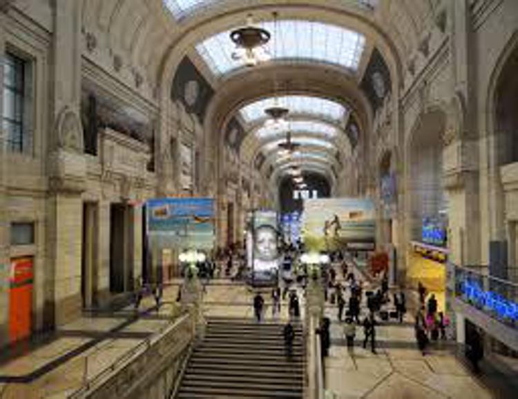 Milano: stazione Centrale, tre arresti per spaccio e due locali sanzionati