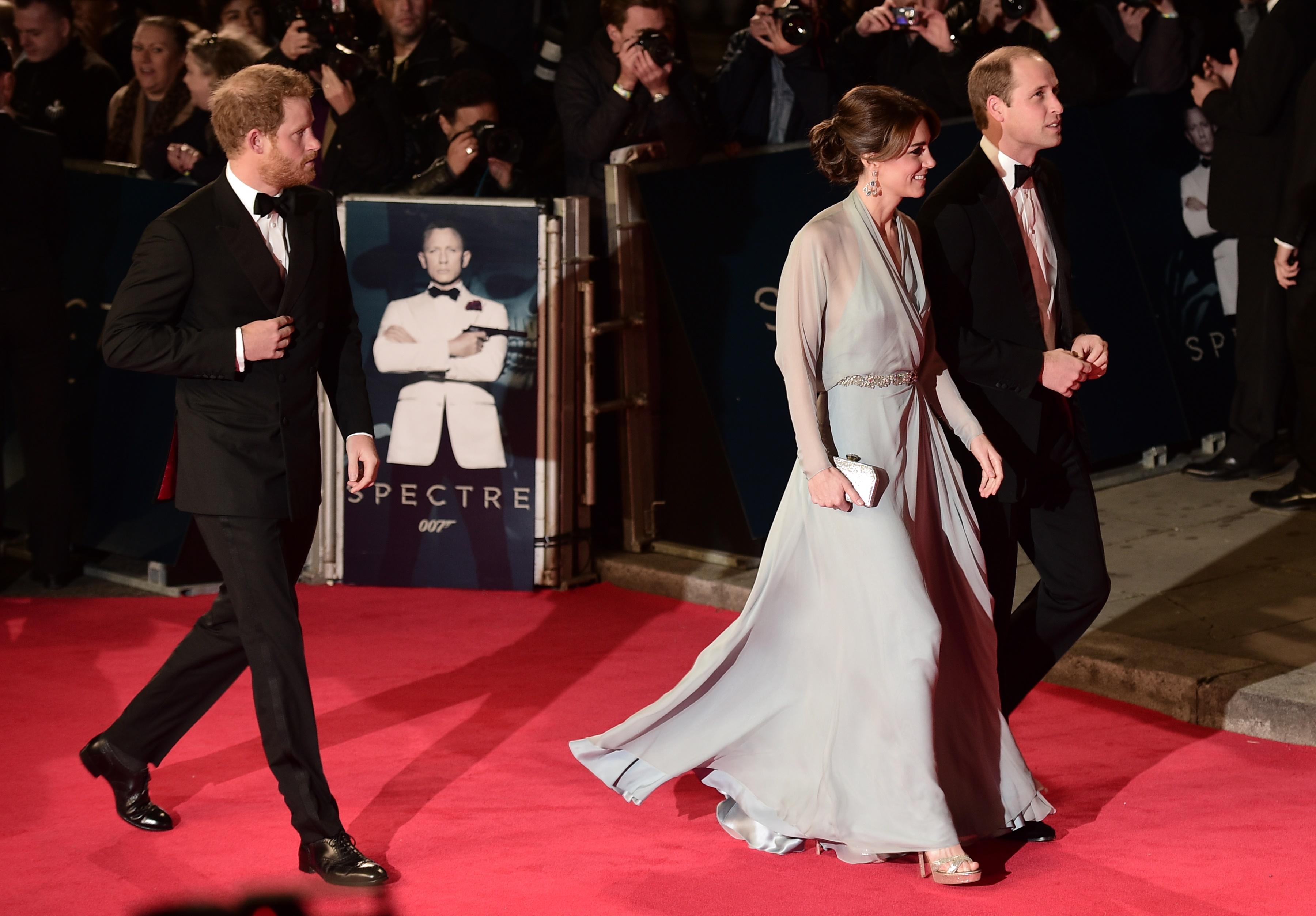 La duchessa di Cambridge Kate Middleton, il principe William e suo fratello Harry (Afp)