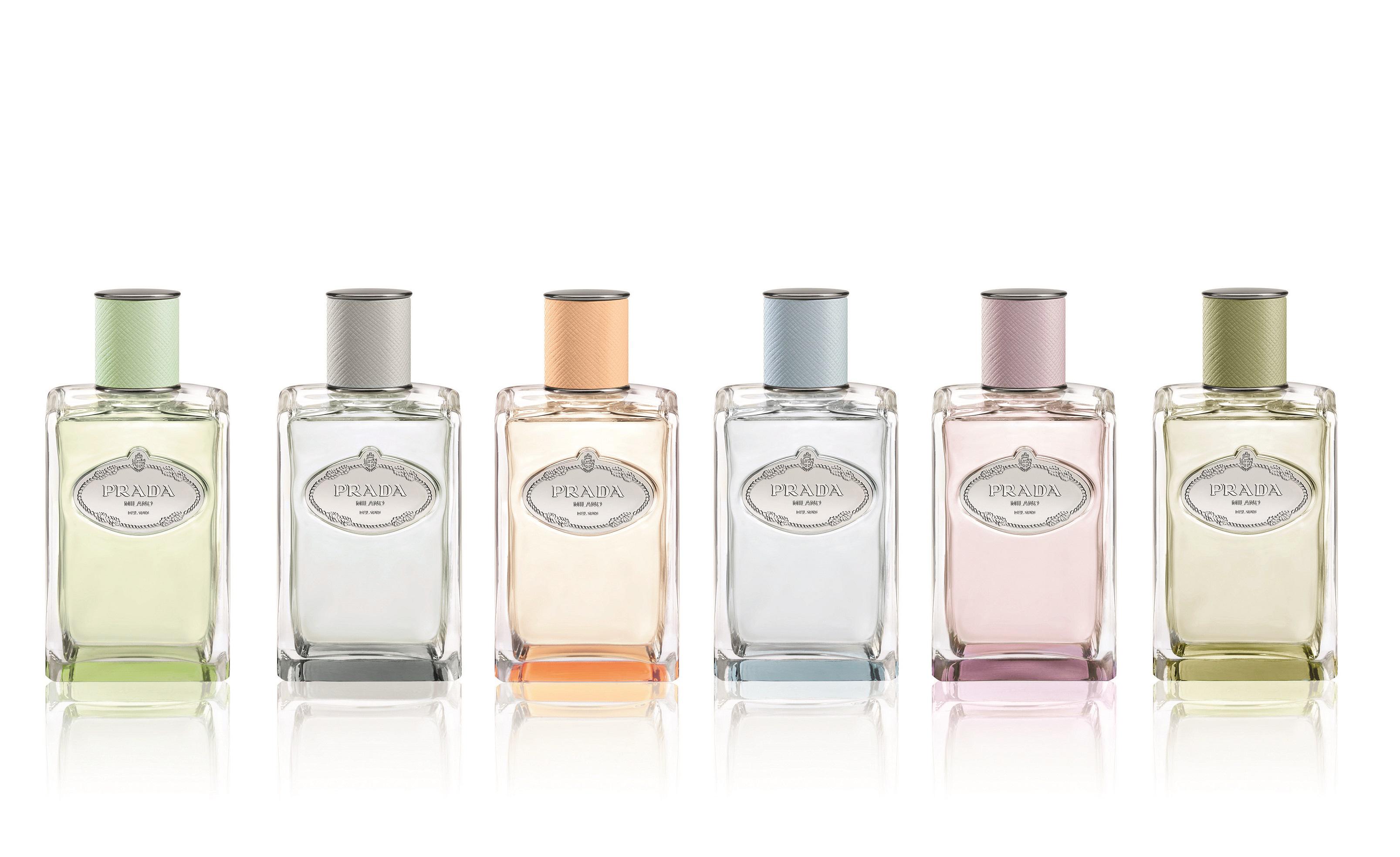Le sei fragranze di Prada 'Les Infusions': 'Iris', 'Iris Cèdre', 'Fleur d'Oranger', 'Vétiver', 'Oeillet' e 'Amande', ognuna in elegante contrasto fra tradizione e modernità
