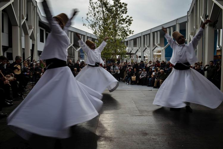 Expo: dervisci rotanti al Padiglione Turchia per festa di chiusura