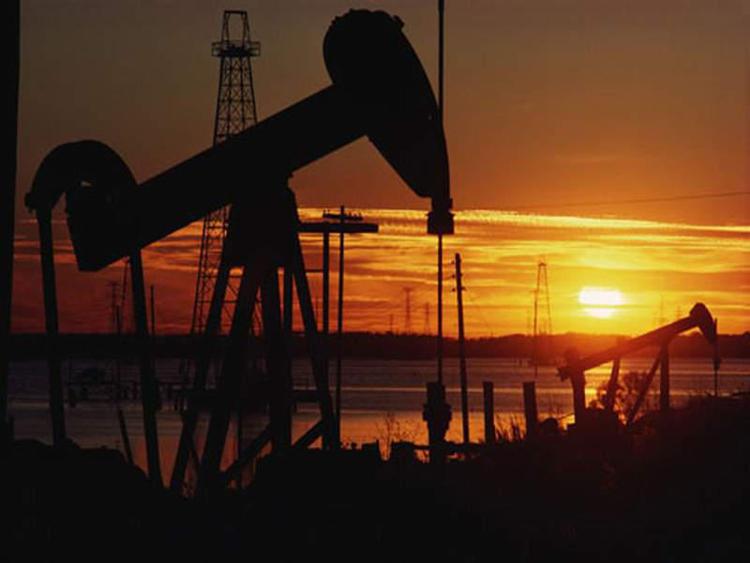 Petrolio continua a salire, altra mina su crescita 2019