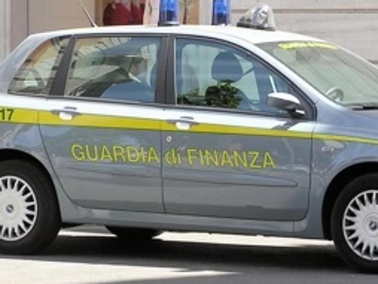 Droga: bloccato furgone diretto a Napoli, sequestrati 115 kg marijuana