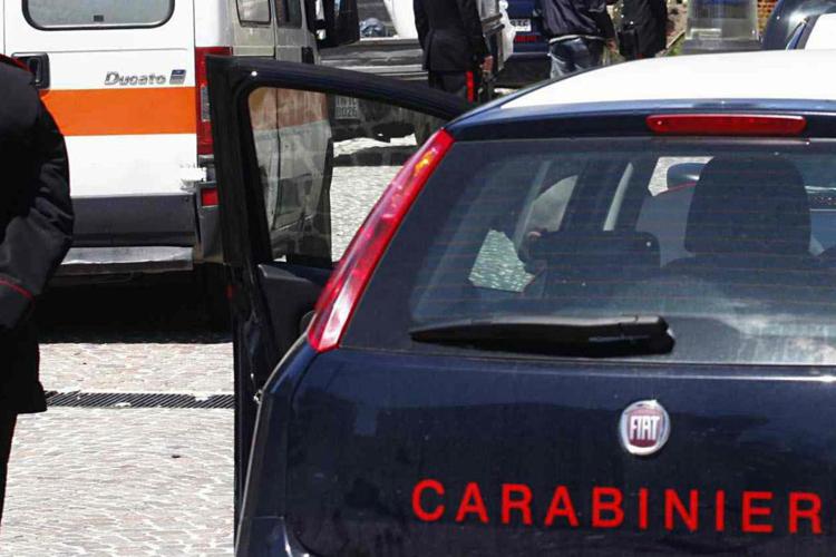 Arcore, 30enne si dà fuoco davanti alla villa di Berlusconi: è grave