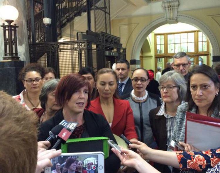 Nuova Zelanda: deputate rivelano abusi sessuali per protesta, espulse