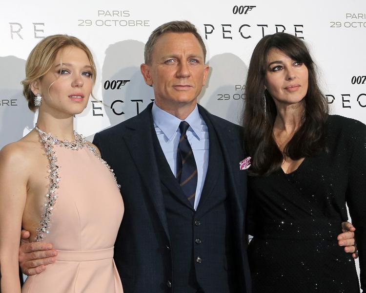 Lea Seydoux, Daniel Craig e Monica Bellucci , protagonisti di 'Spectre' (foto Infophoto'