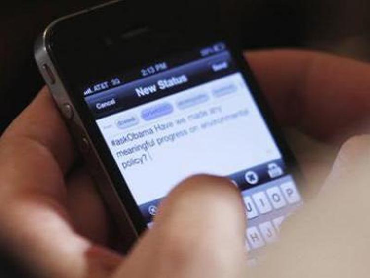 Violare la privacy di uno smartphone? bastano 25 dollari e un semplice sms