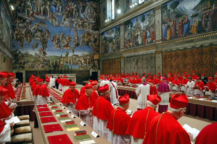 L'apertura del Conclave nella Cappella Sistina  (Infophoto)