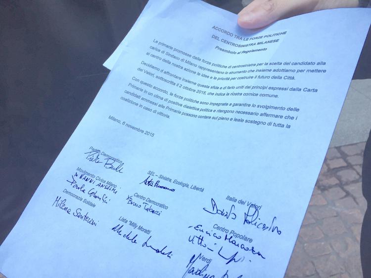 L'accordo firmato dal centrosinistra (Foto Adnkronos)