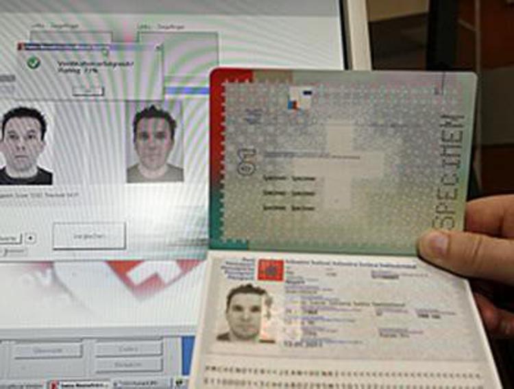 Terrorismo, al mercato del 'deep web' passaporti falsi a 400 euro