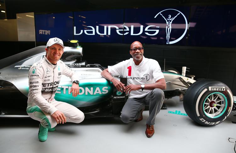 Laureus Sport for Good Foundation Chairman Edwin Moses con il pilota tedesco della Mercedes Nico Rosberg (Foto Laureus) - Getty Images