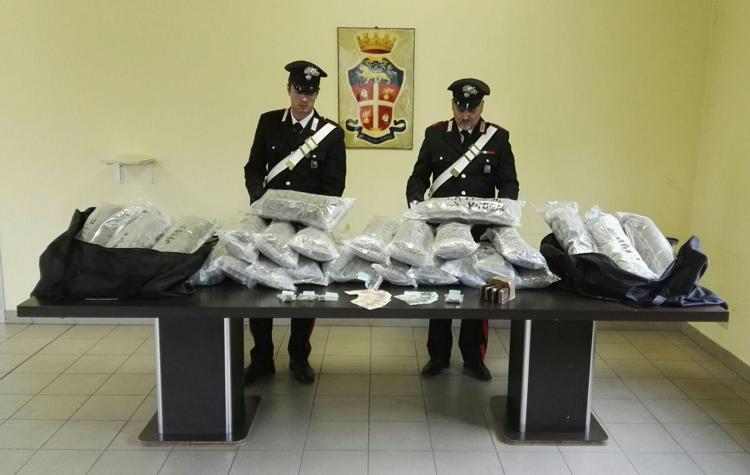 Droga: sequestrati nel milanese 32 chili di stupefacenti, 2 arresti