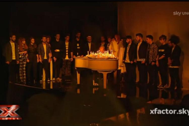 X Factor omaggia le vittime Parigi