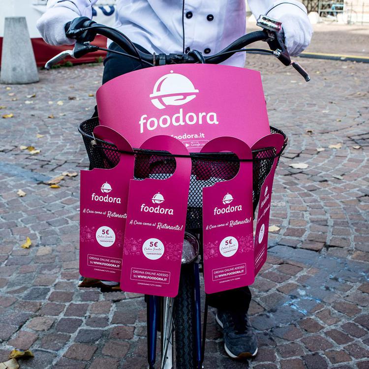 Sostenibilità: dal ristorante a casa in bici, il menù a domicilio secondo Foodora