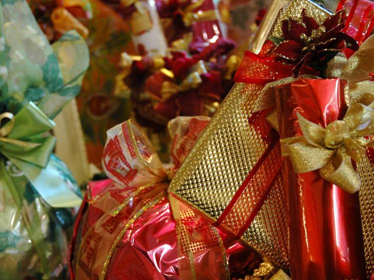 Scatta il riciclo dei regali di Natale (INFOPHOTO) - (INFOPHOTO)