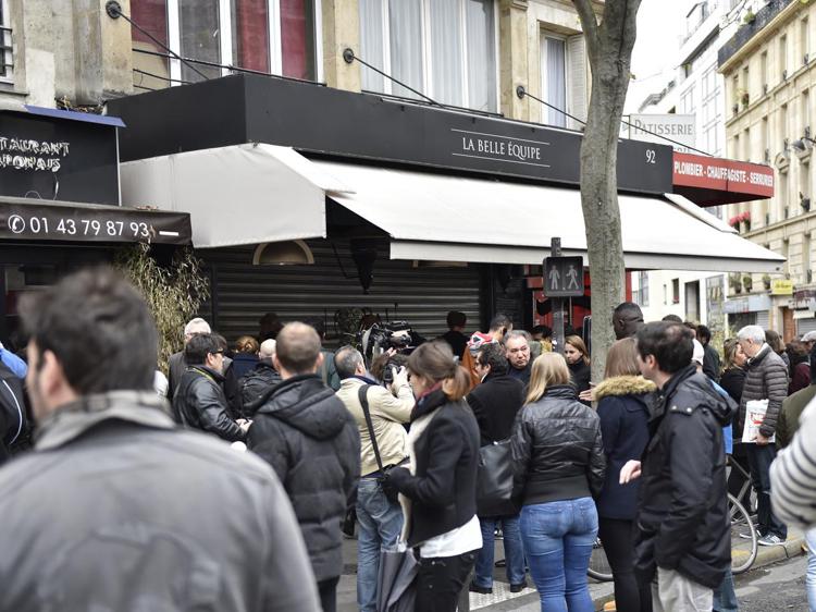 Il café 'La Belle Equipe', uno dei luoghi degli attentati di Parigi (Afp) - AFP
