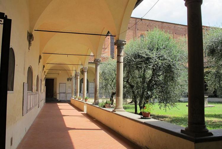 Il chiostro di San Francesco a Prato (foto da Wikipedia)