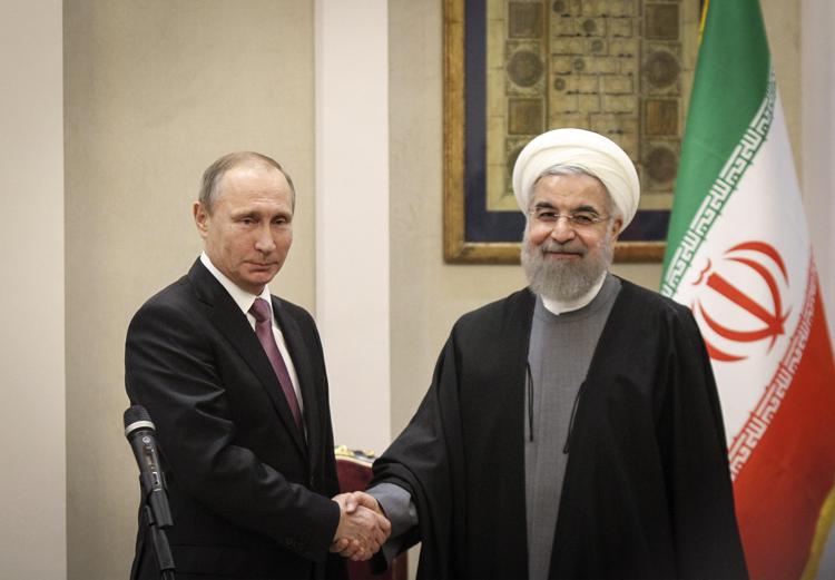 Il presidente russo Putin assieme al capo di Stato  iraniano Hassan Rouhani (Xinhua) 
