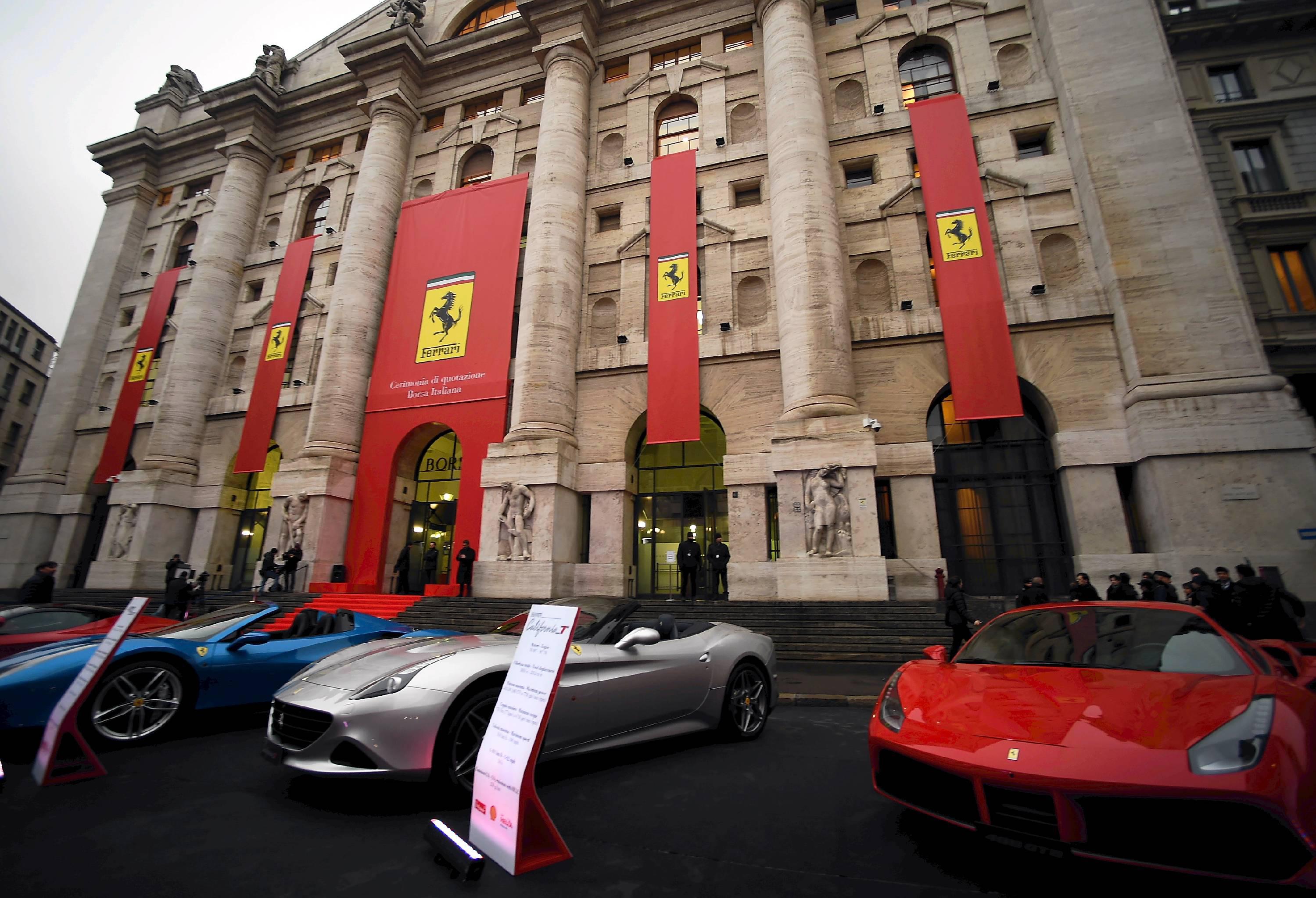 Piazza Affari, Palazzo Mezzanotte, cerimonia per la quotazione della Ferrari in Borsa (Fotogramma)
