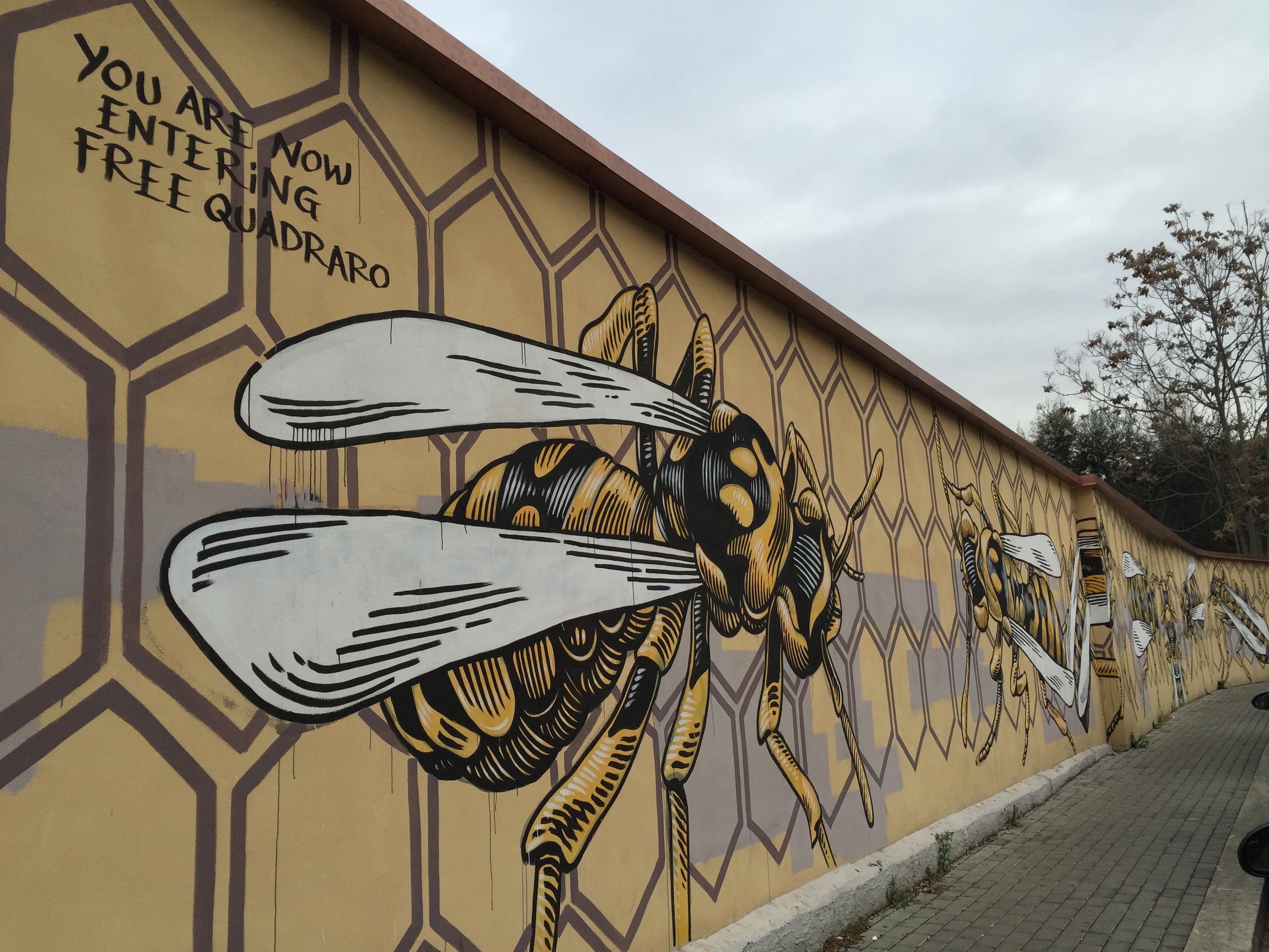 Quadraro, il "nido di vespe" nell'opera dello street artist Lucamaleonte