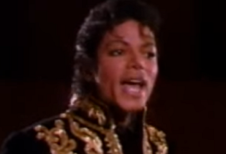 Michael Jackson nel video di 'We Are The World'/Youtube