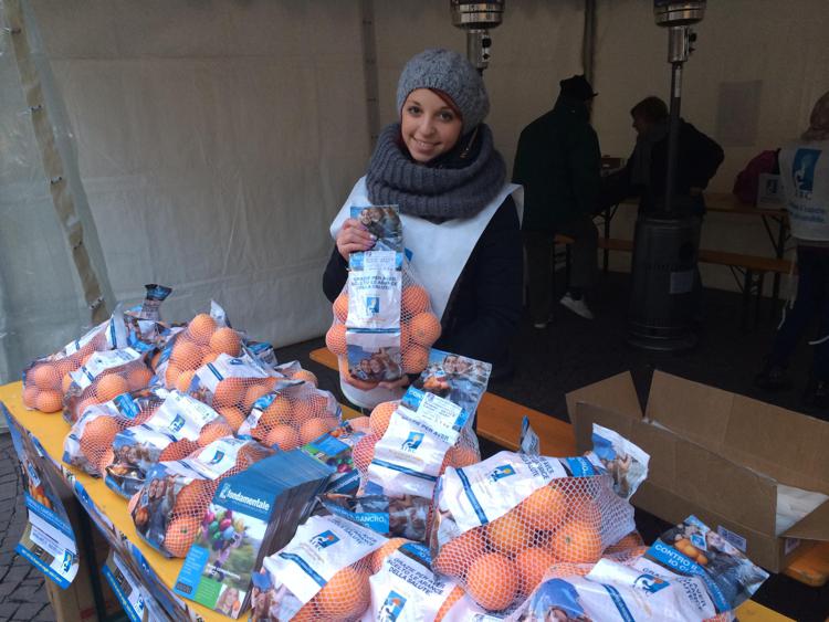 Saranno oltre 15 mila i volontari in piazza con 'Le arance per la salute' Airc