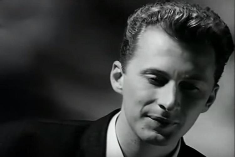 Colin Vearncombe, noto come Black (Fermo immagine dal video ufficiale di 'Wonderful Life)