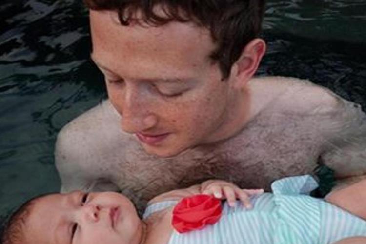 Mark Zuckerberg con la figlia Max (Foto da Facebook)