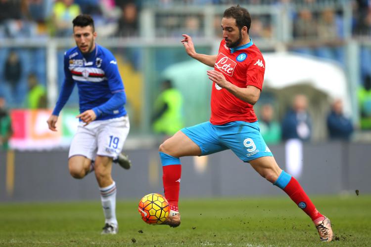Azione di Higuain durante Sampdoria-Napoli (Afp) - AFP