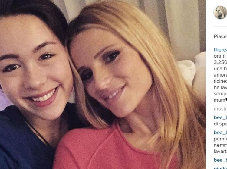Aurora Ramazzotti e Michelle Hunziker insieme in uno selfie postato dalla showgirl su Instagram (foto da Instagram)