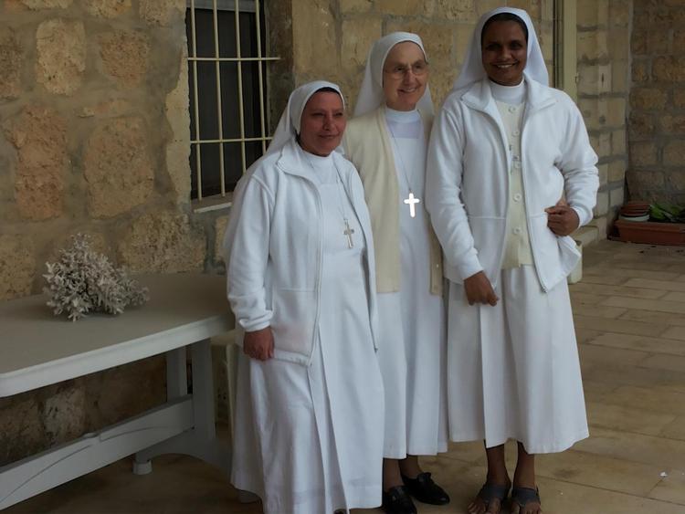La comunità delle Minime del Sacro Cuore a Betlemme (foto da suoreminime.com)