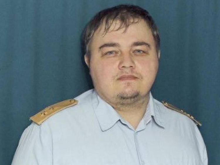 L'immagine del poliziotto russo che assomiglia a Leonardo DiCaprio (foto da Twitter)
